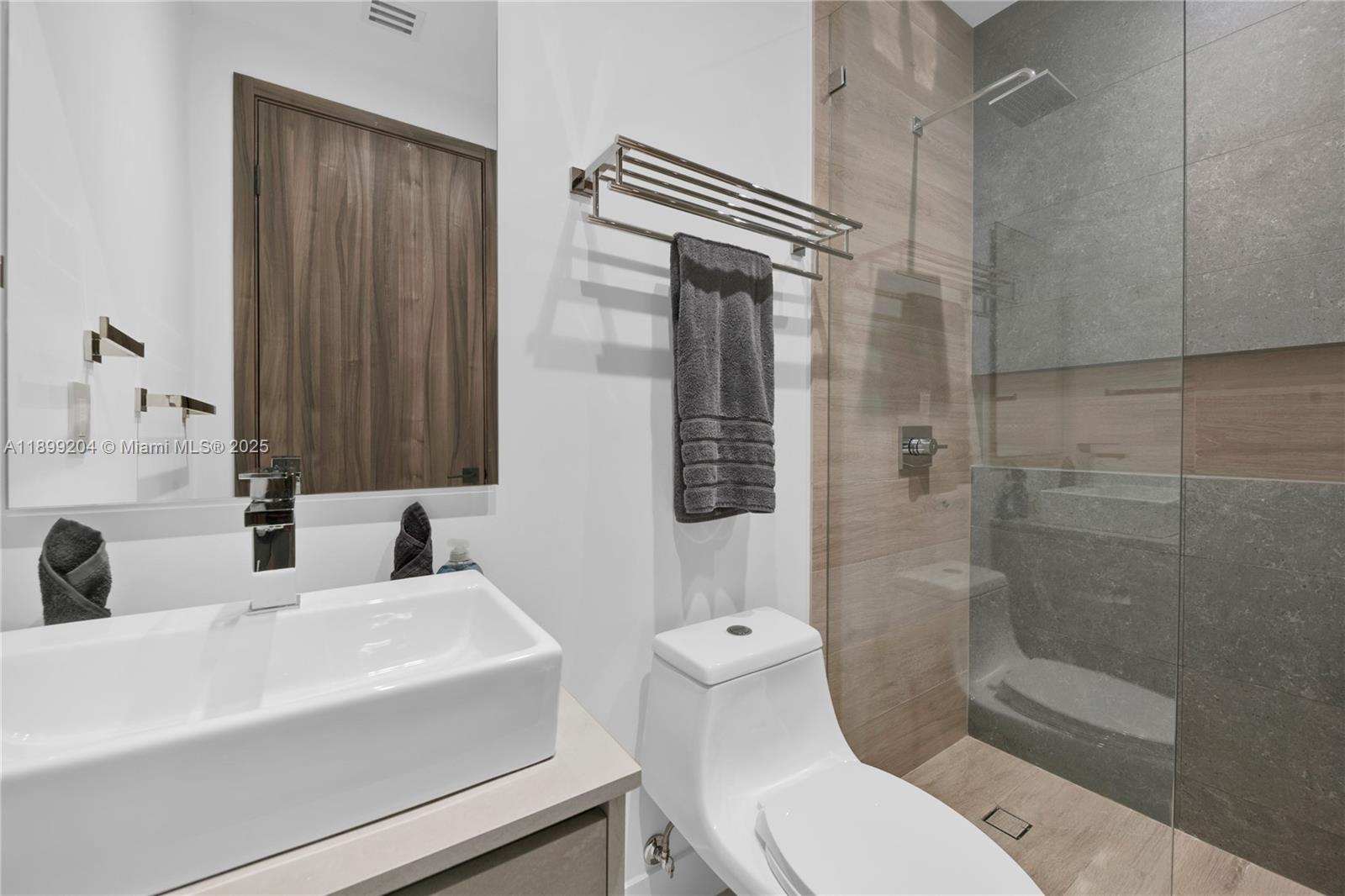 HIGHLAND WOODS SEC 2 - Residential Lease