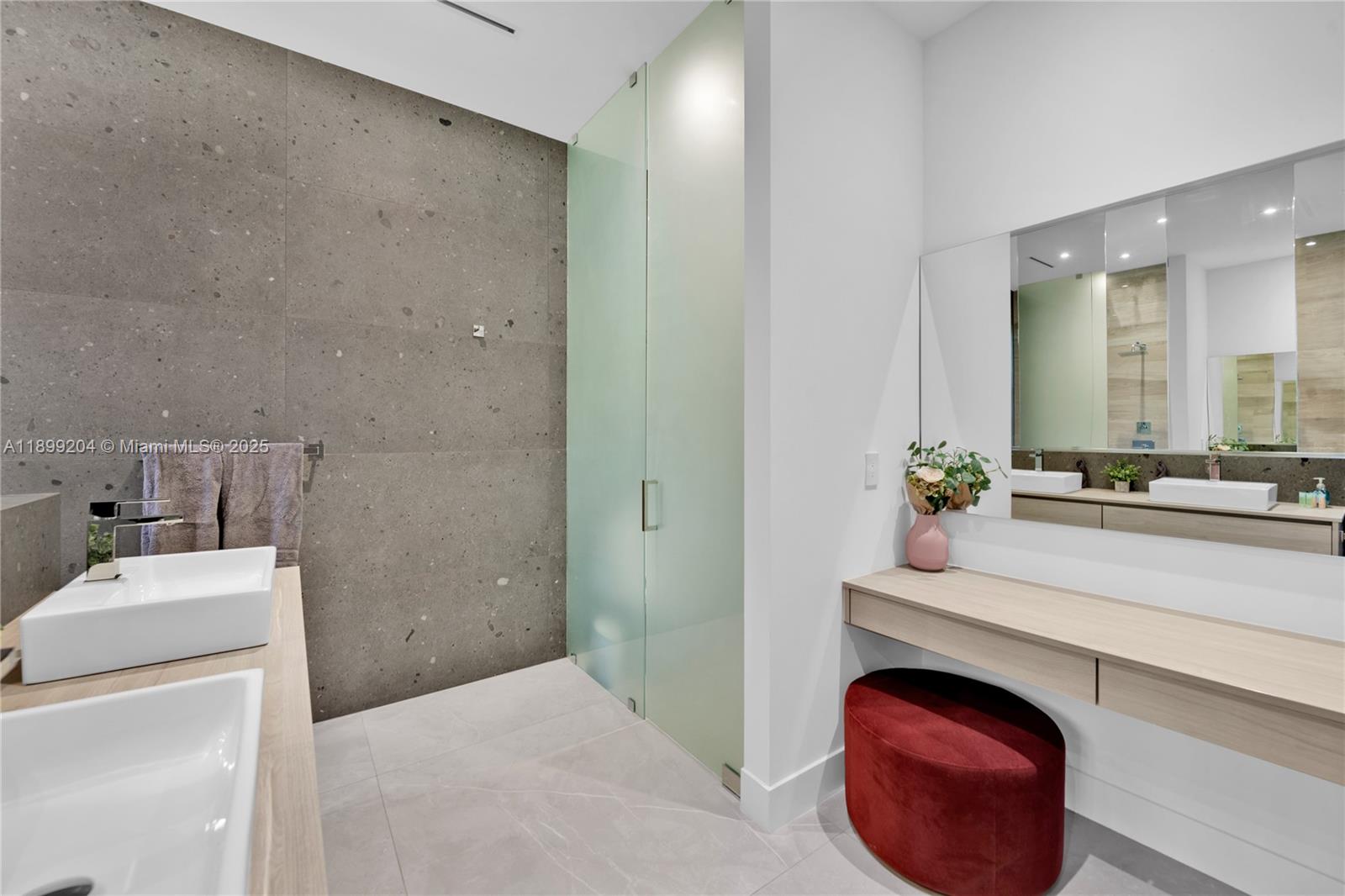 HIGHLAND WOODS SEC 2 - Residential Lease