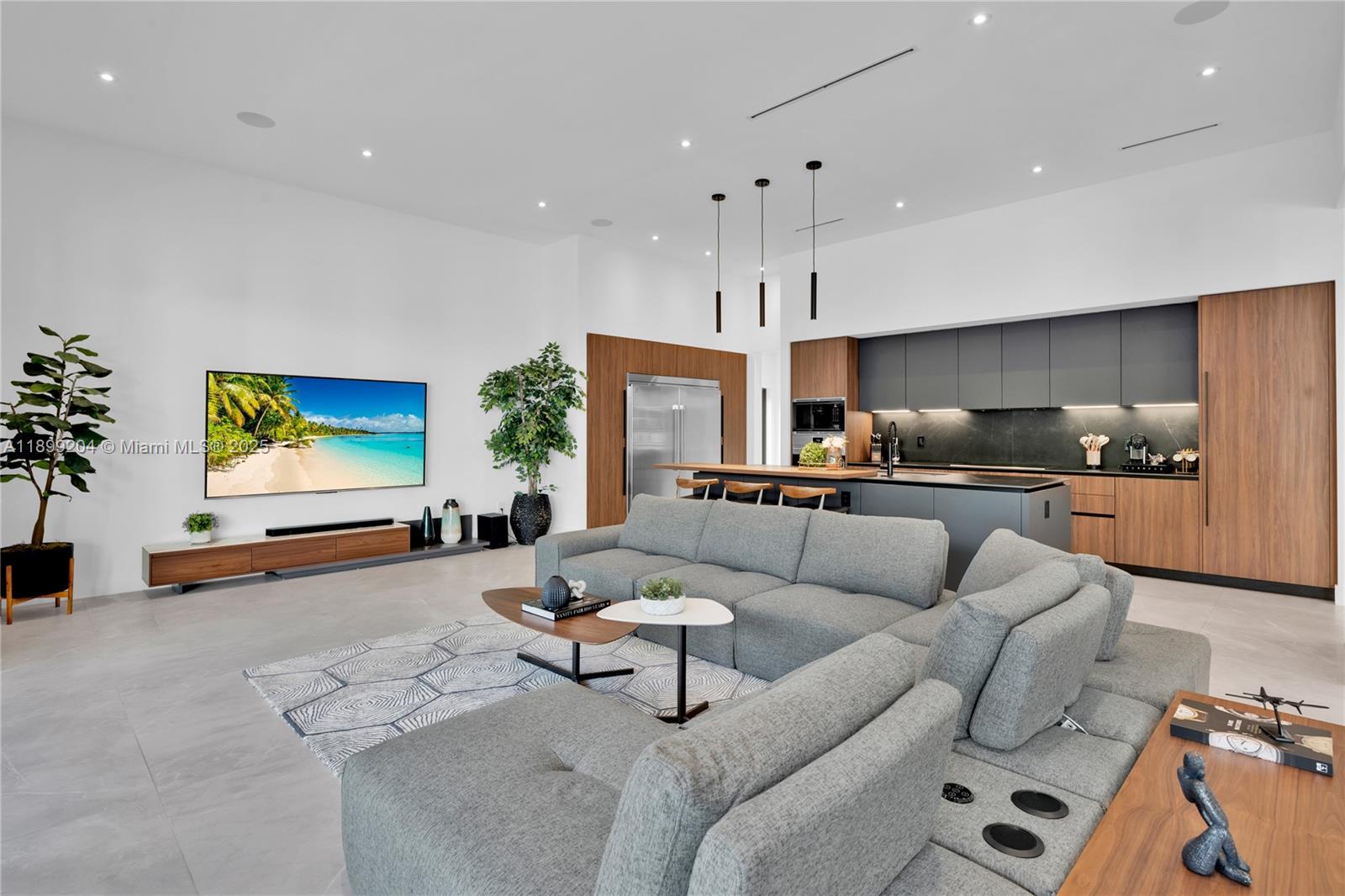 HIGHLAND WOODS SEC 2 - Residential Lease