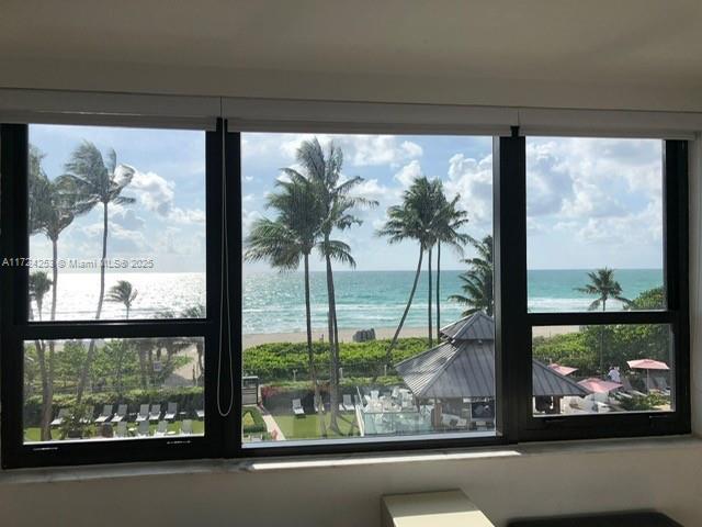 5225 Collins Ave 501