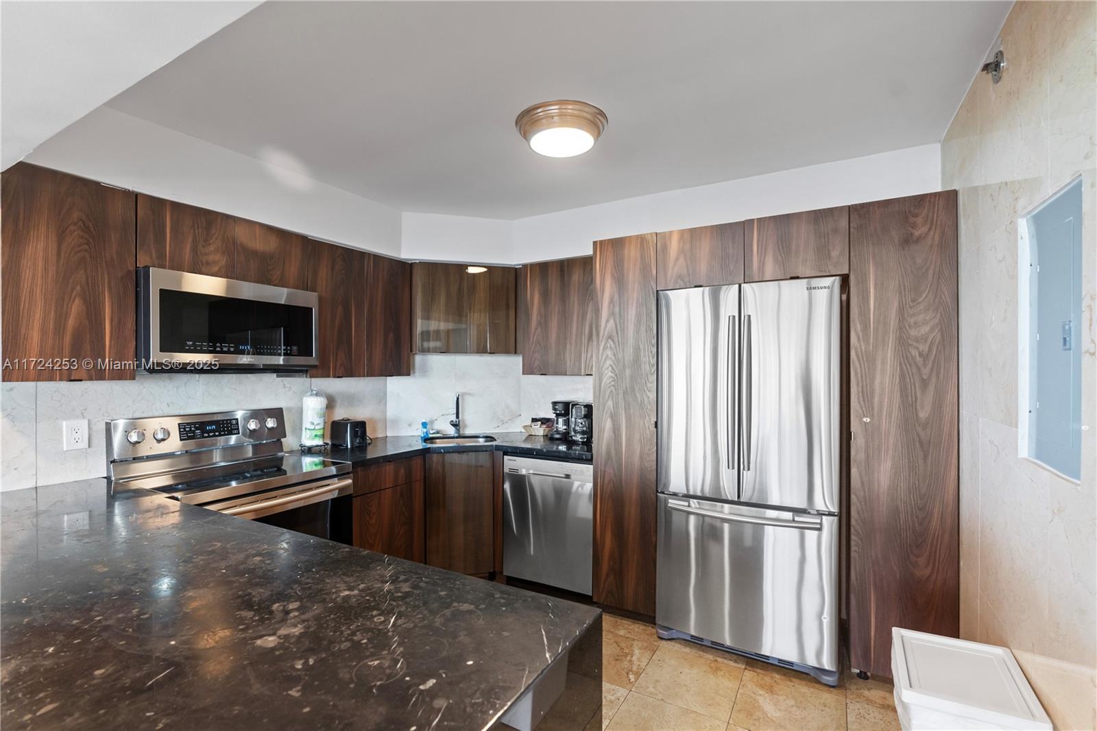 THE ALEXANDER CONDO - Residential