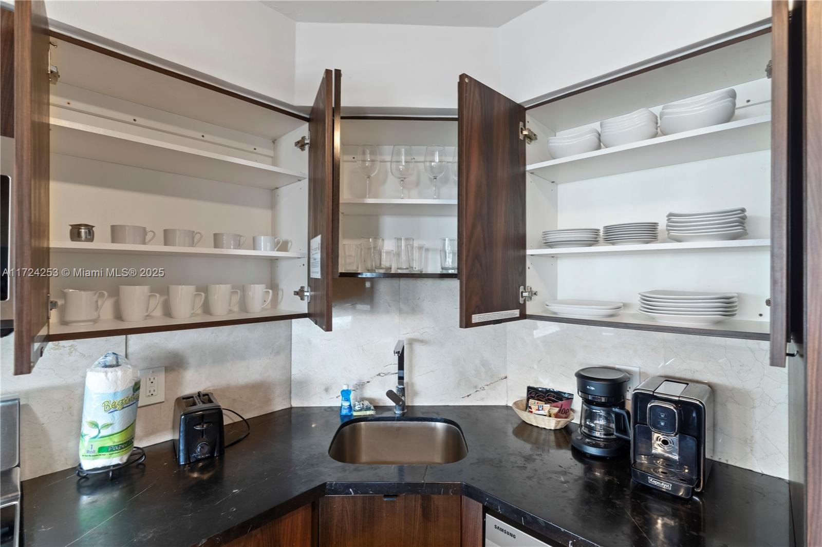 THE ALEXANDER CONDO - Residential