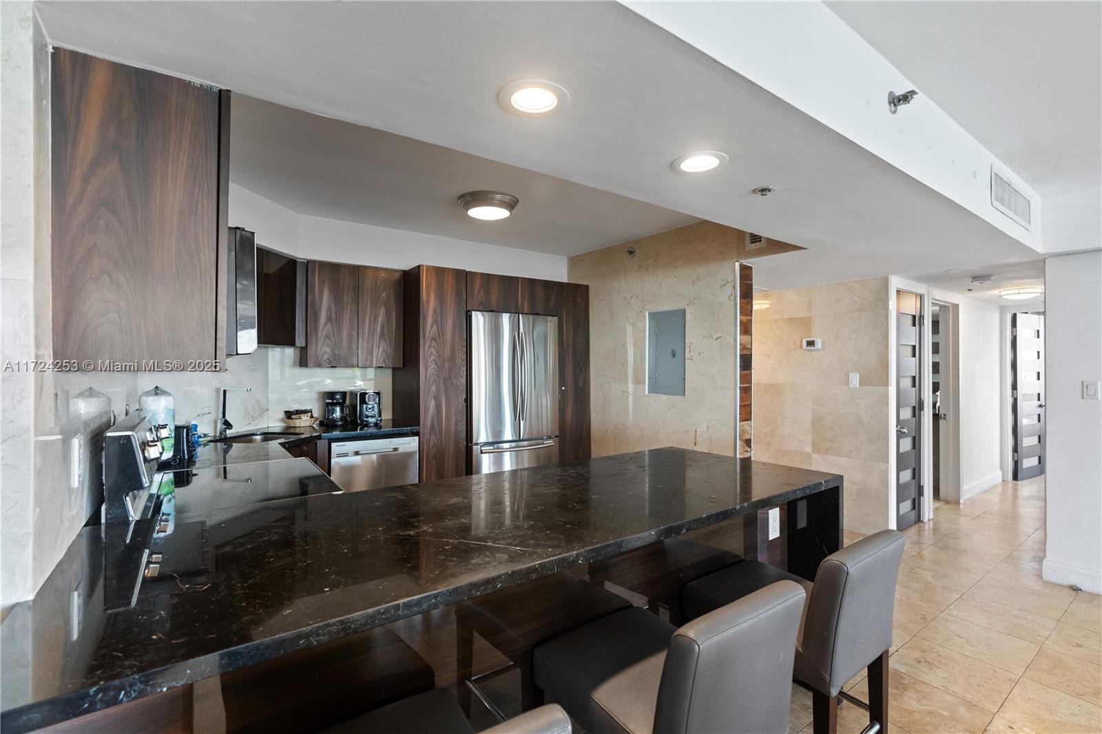 THE ALEXANDER CONDO - Residential