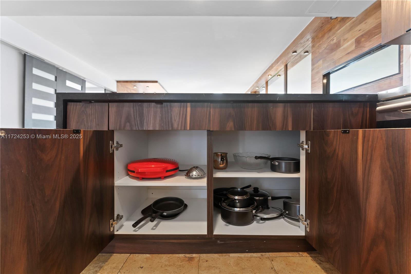 THE ALEXANDER CONDO - Residential