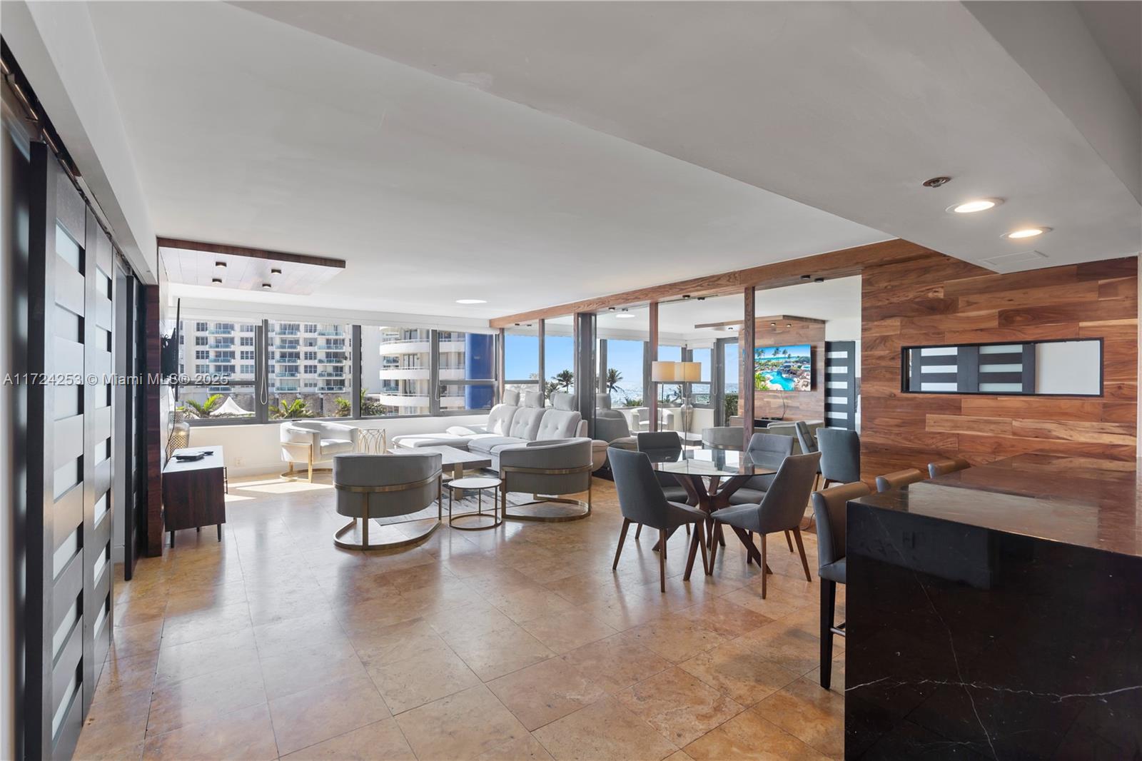 THE ALEXANDER CONDO - Residential