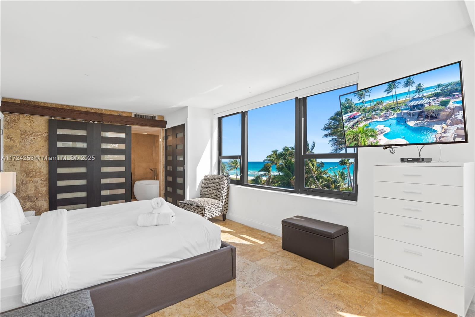 THE ALEXANDER CONDO - Residential