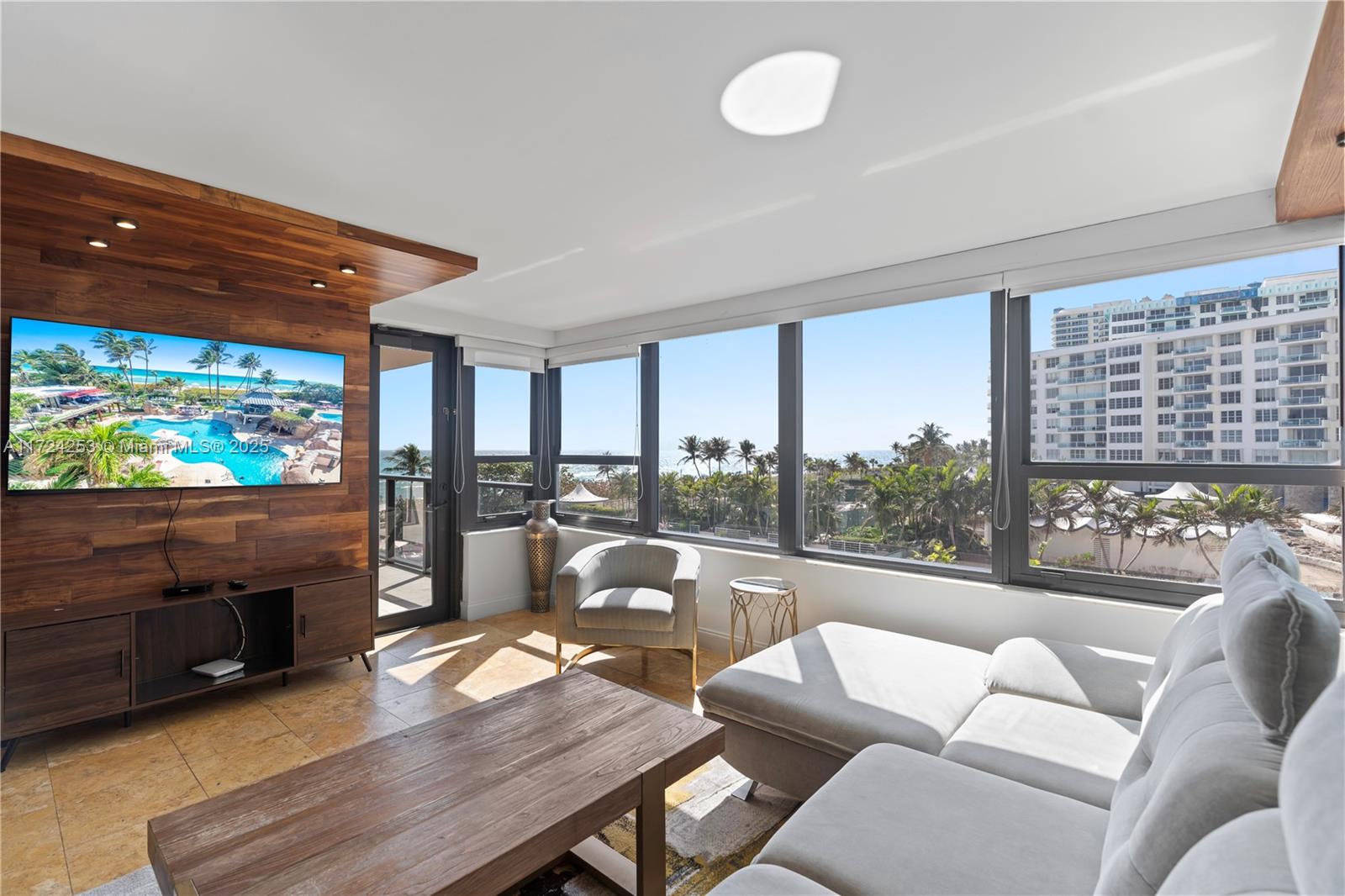 THE ALEXANDER CONDO - Residential
