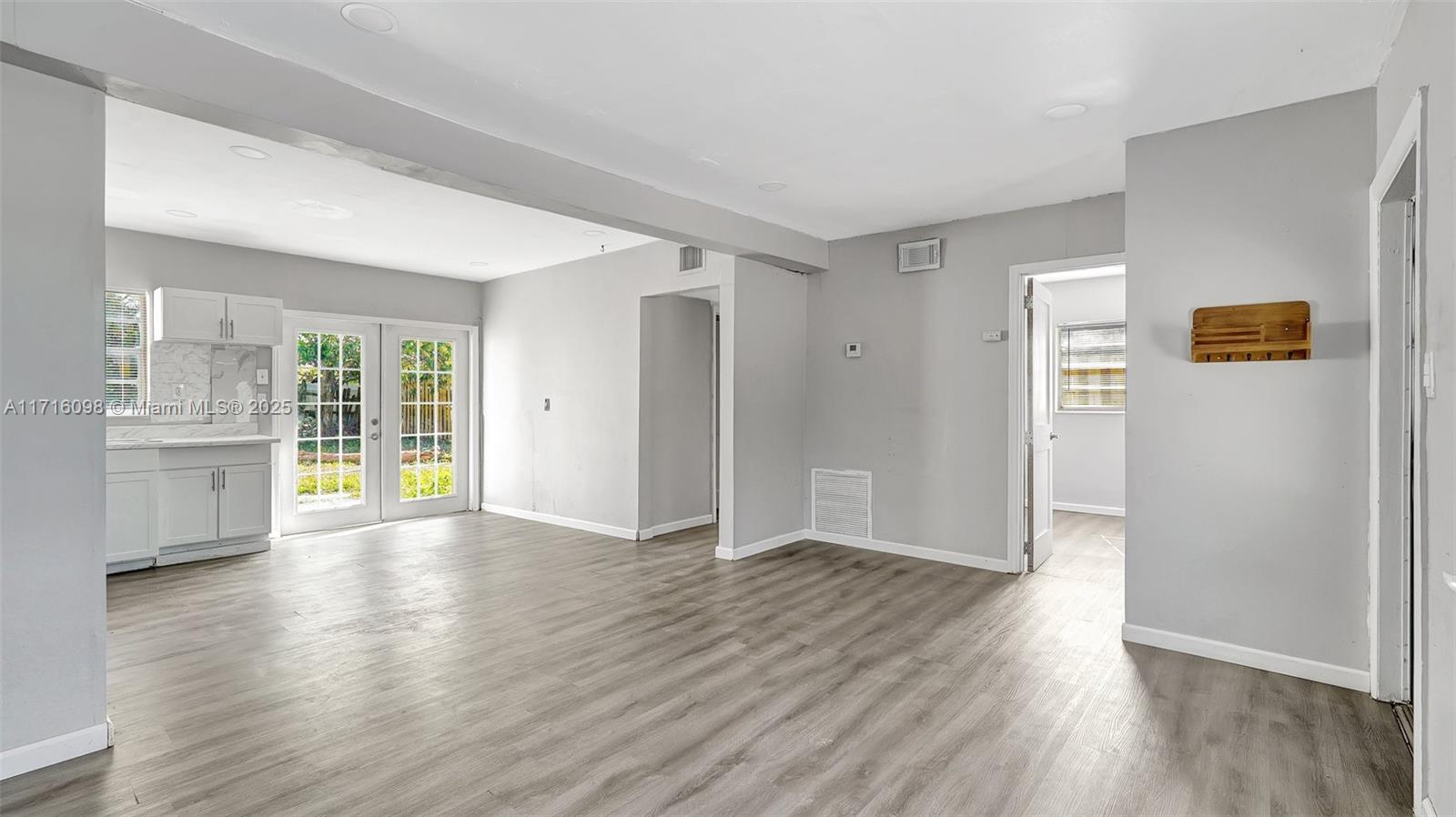 BREEZYWAY MANOR ADD - Residential