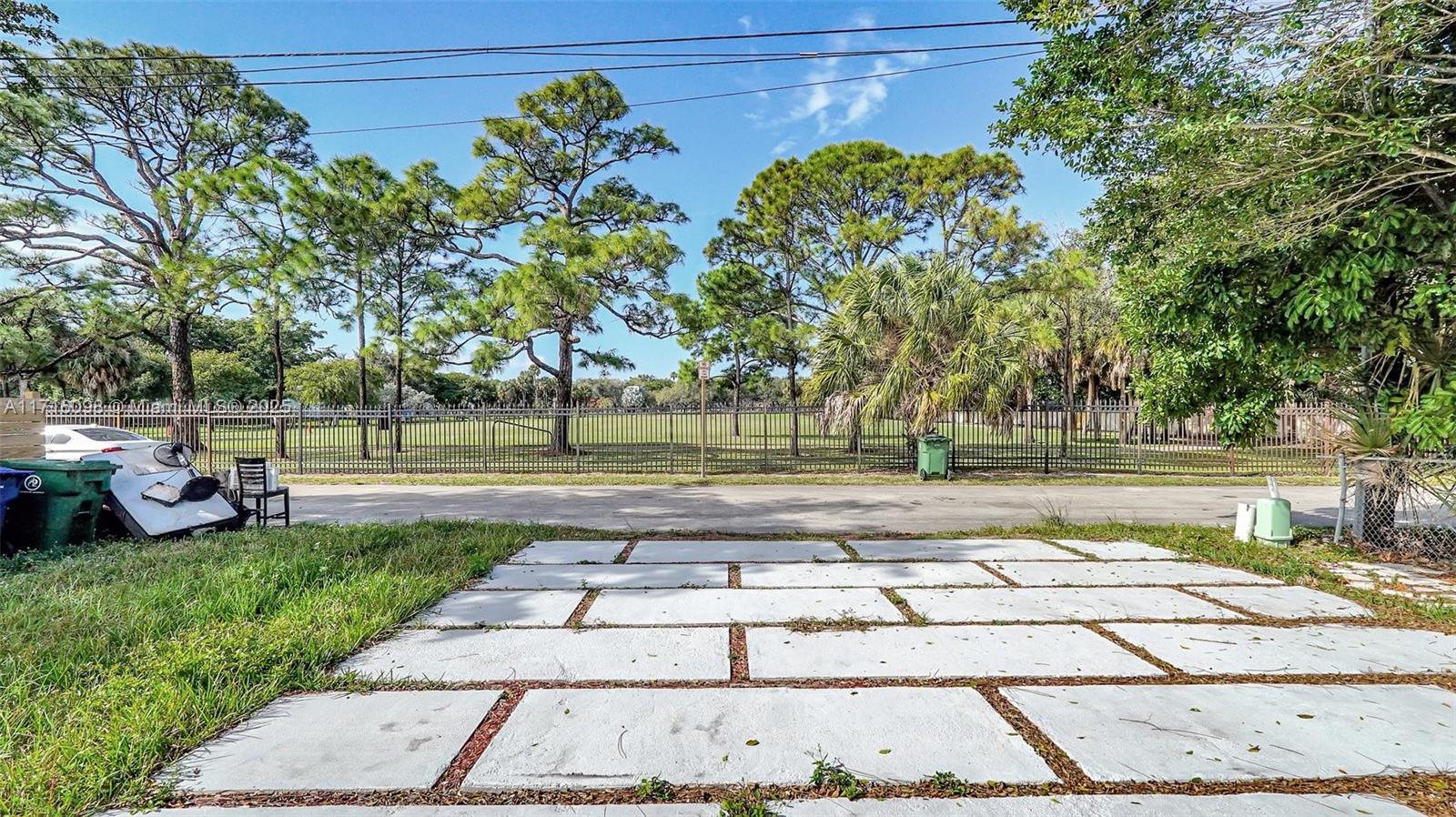 BREEZYWAY MANOR ADD - Residential