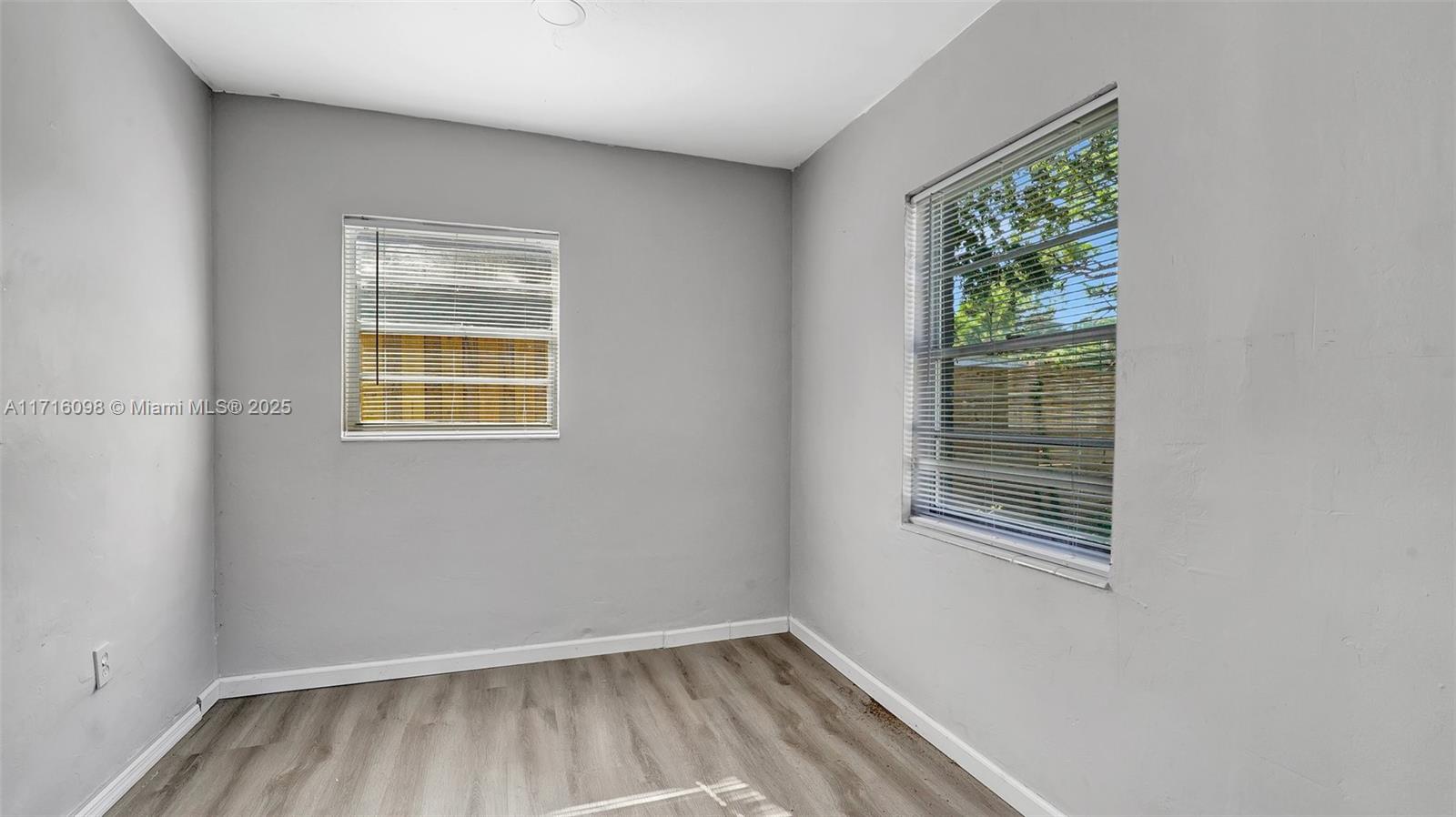 BREEZYWAY MANOR ADD - Residential