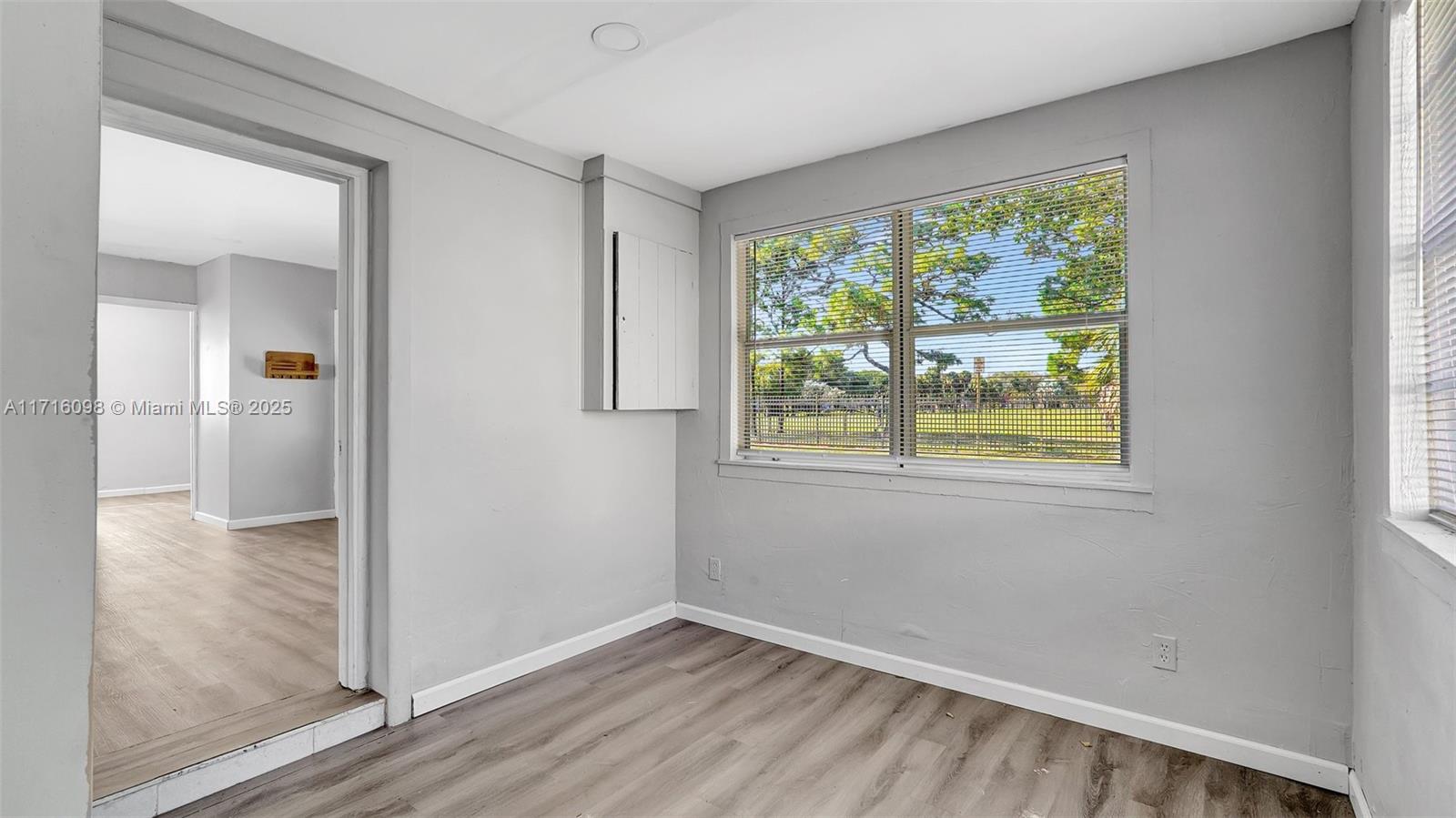 BREEZYWAY MANOR ADD - Residential