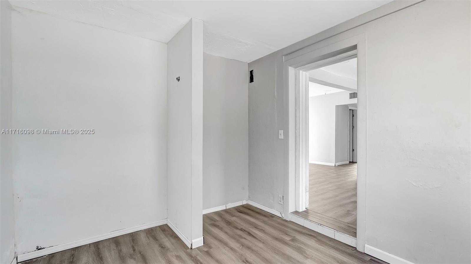 BREEZYWAY MANOR ADD - Residential