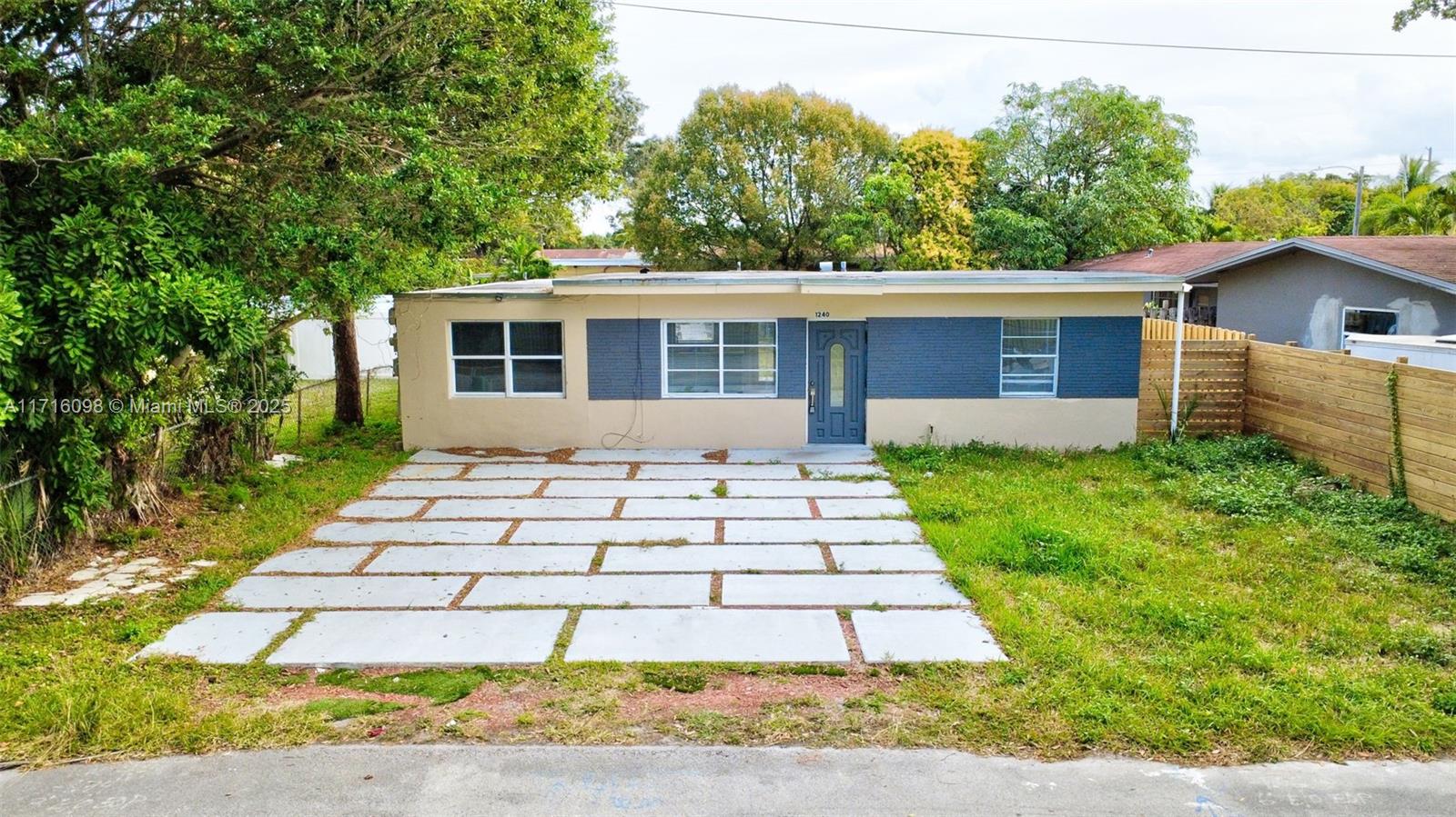 1240 SW 32nd Ave