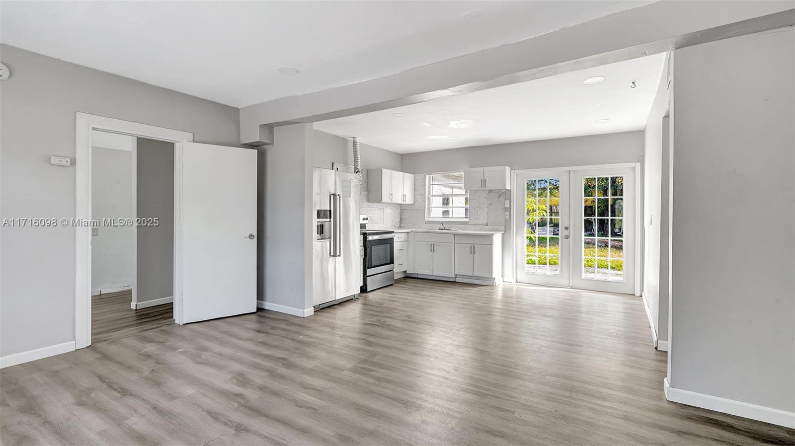 BREEZYWAY MANOR ADD - Residential