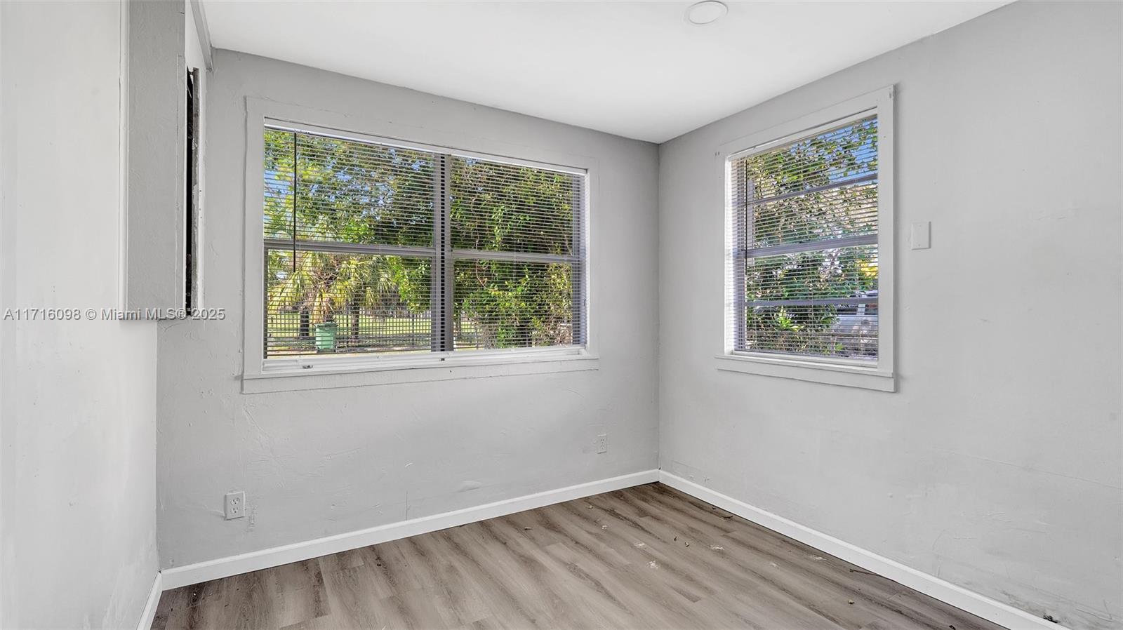 BREEZYWAY MANOR ADD - Residential