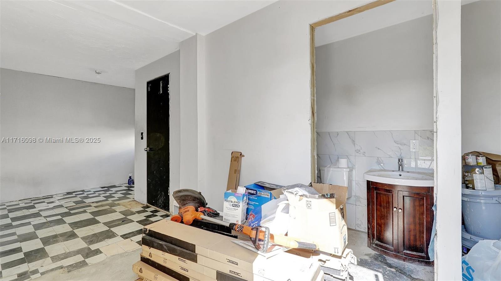 BREEZYWAY MANOR ADD - Residential