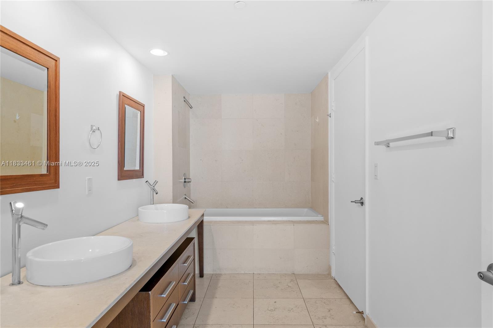 ICON BRICKELL NO TWO - Residential