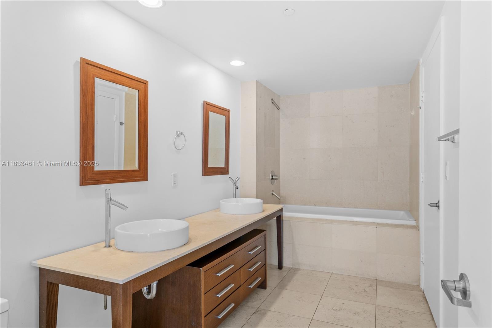 ICON BRICKELL NO TWO - Residential