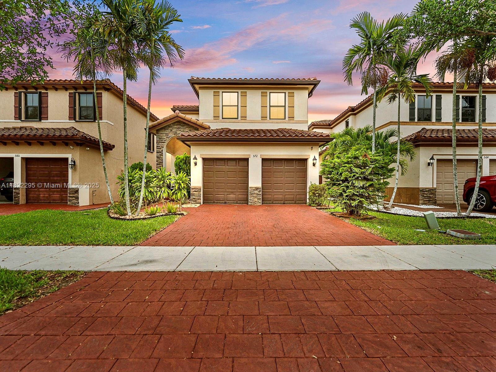 Property for Sale at 572 Se 34th Ter, Homestead, Miami-Dade County, Florida - Bedrooms: 5 
Bathrooms: 3  - $599,000