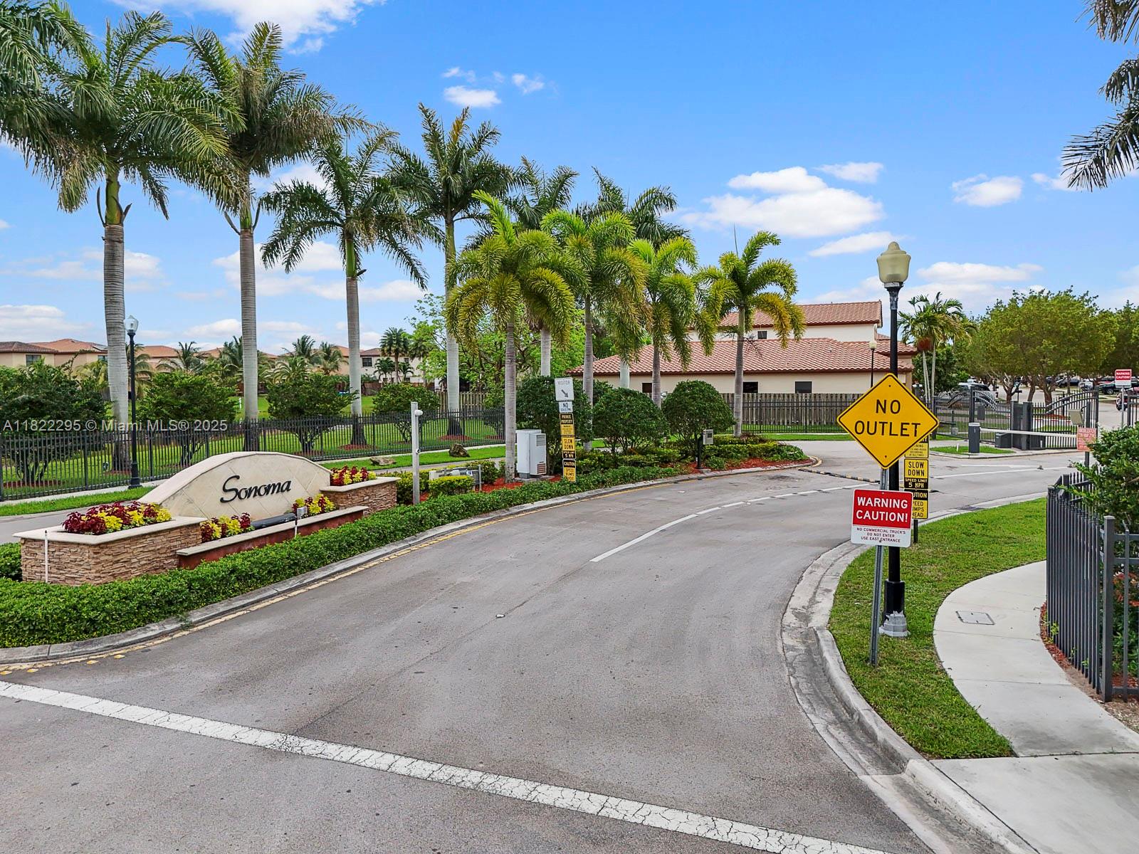 572 SE 34th Ter, Homestead, FL, 33033/$599,000 1 572 SE 34th Ter