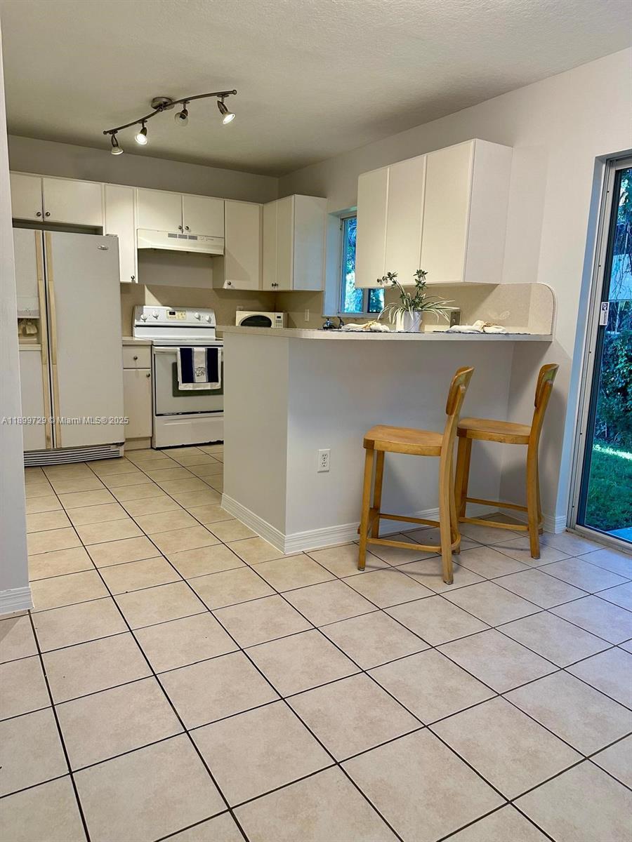 VENETIA GARDENS CONDO - Residential Lease