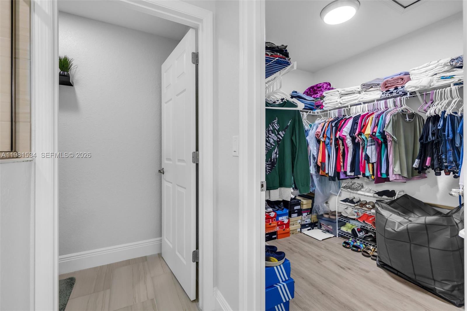 ROLLING HILLS UNIT 4 HILLS - Residential