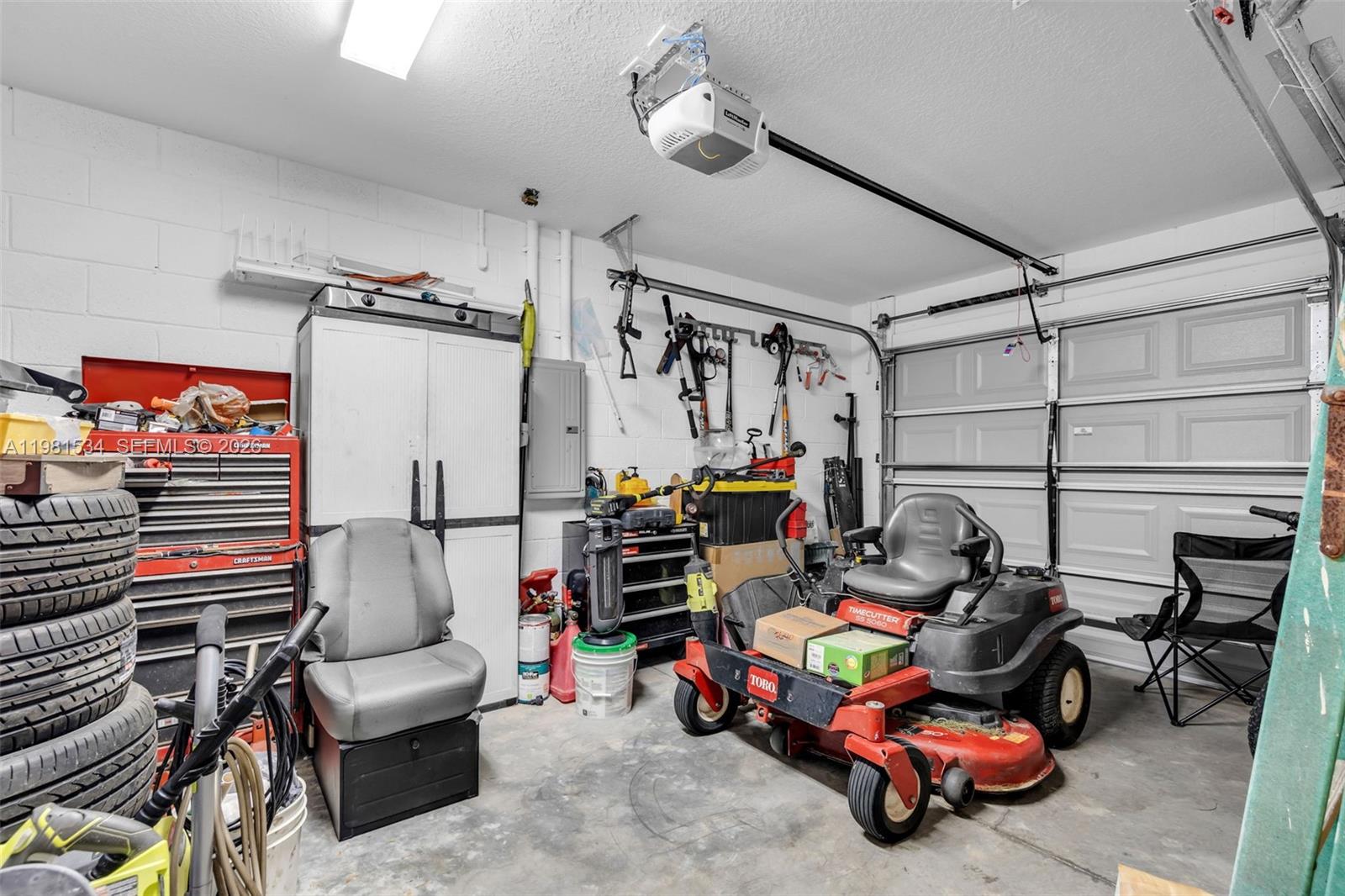 ROLLING HILLS UNIT 4 HILLS - Residential