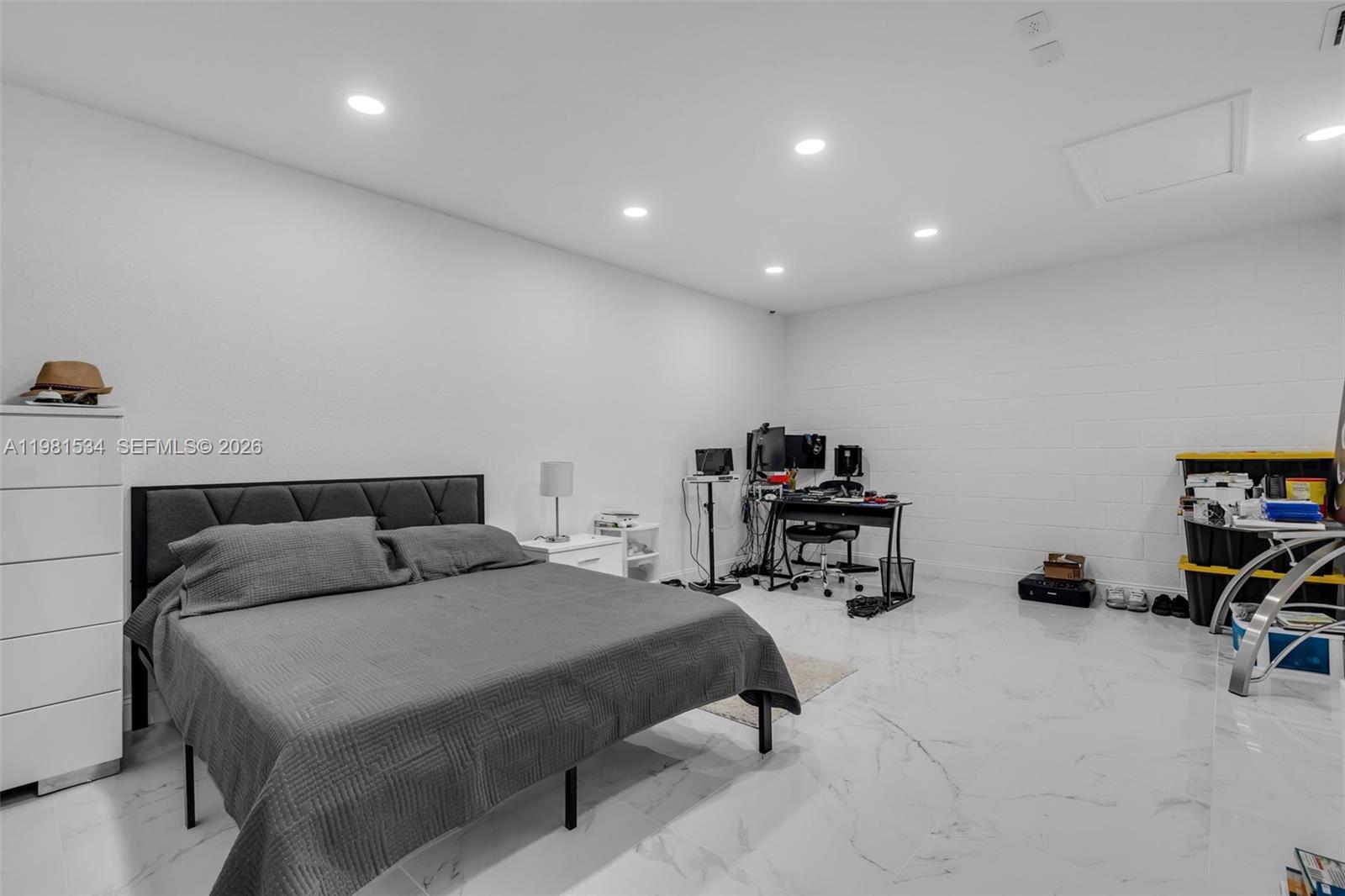 ROLLING HILLS UNIT 4 HILLS - Residential