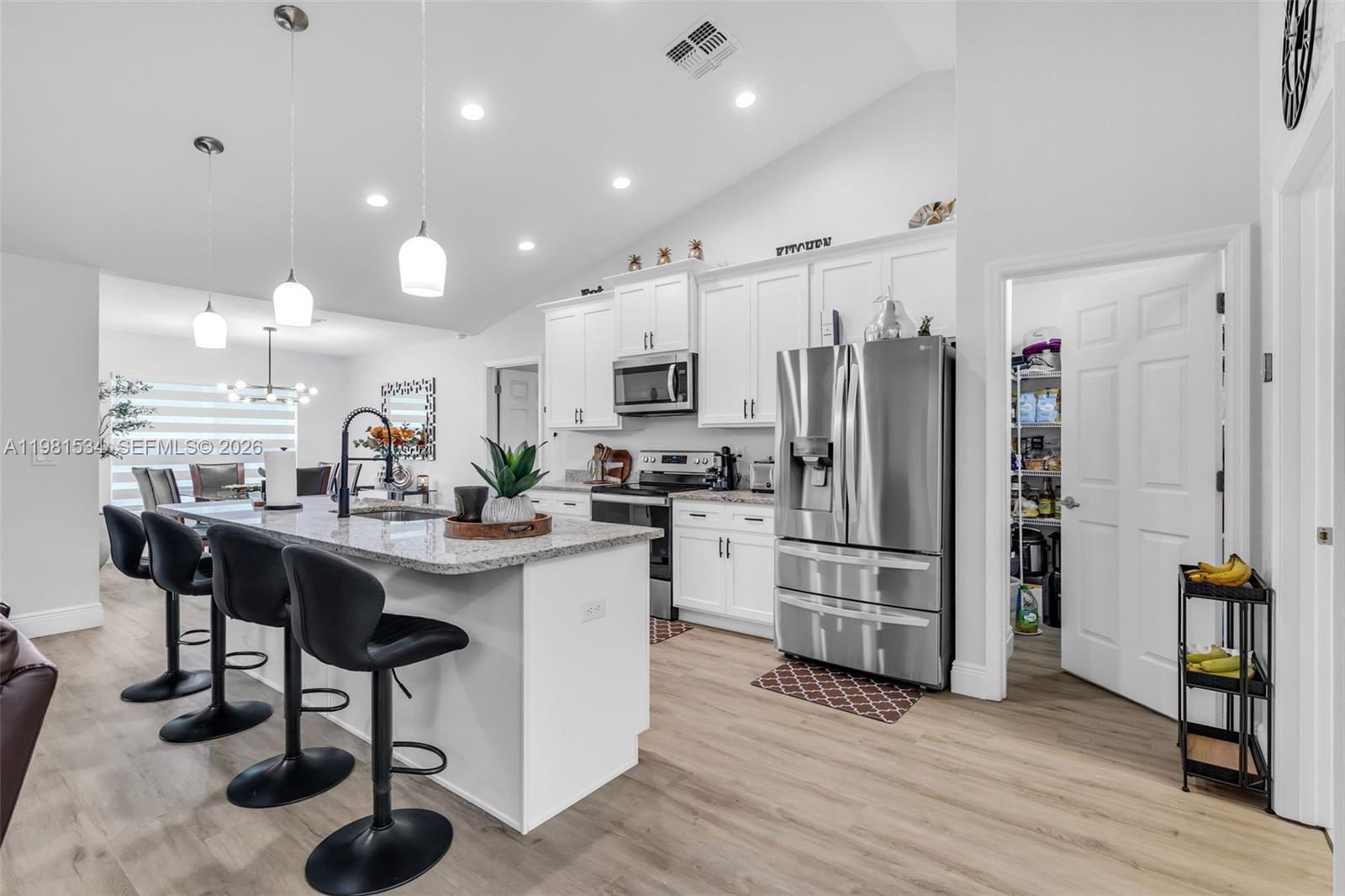 ROLLING HILLS UNIT 4 HILLS - Residential