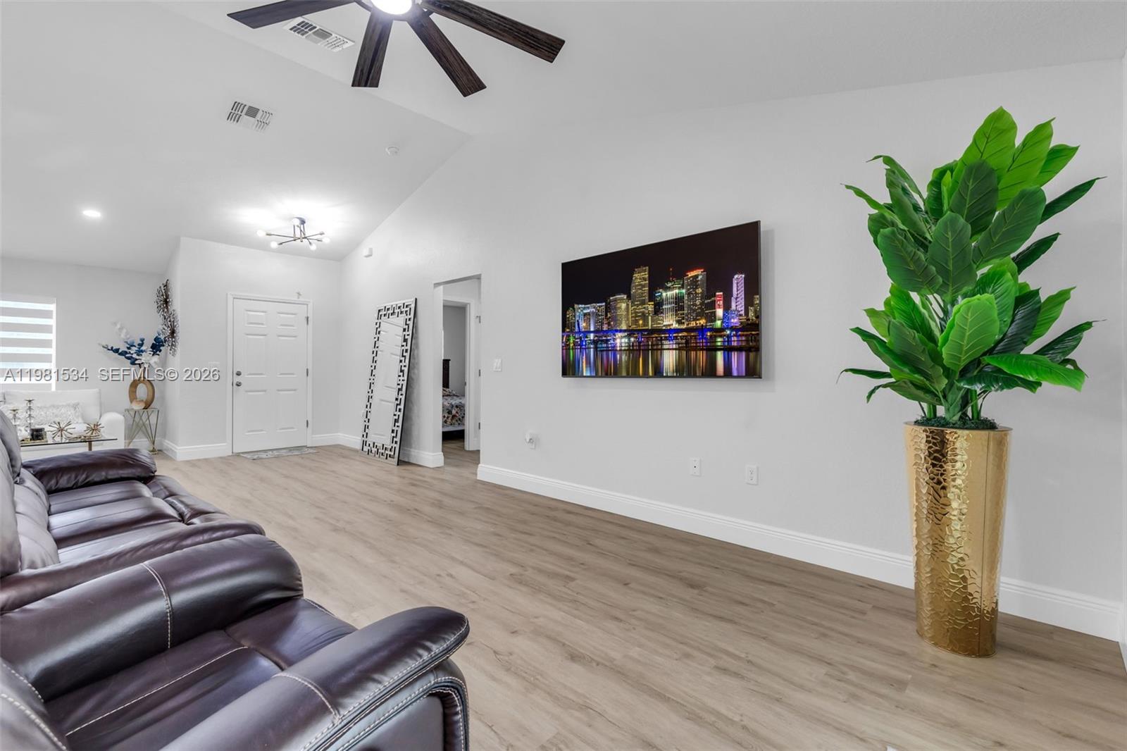 ROLLING HILLS UNIT 4 HILLS - Residential