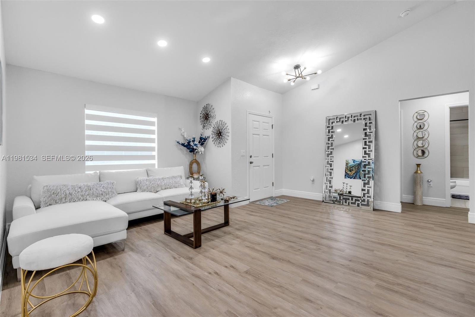 ROLLING HILLS UNIT 4 HILLS - Residential