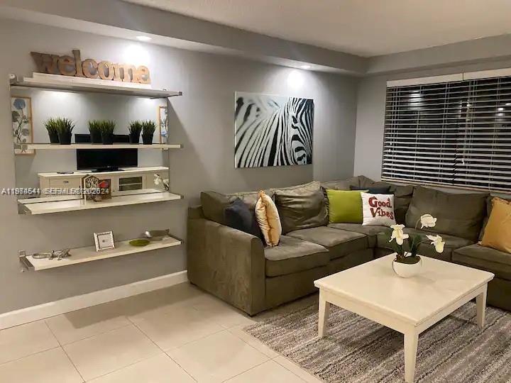 301 Golden Isles Dr 109