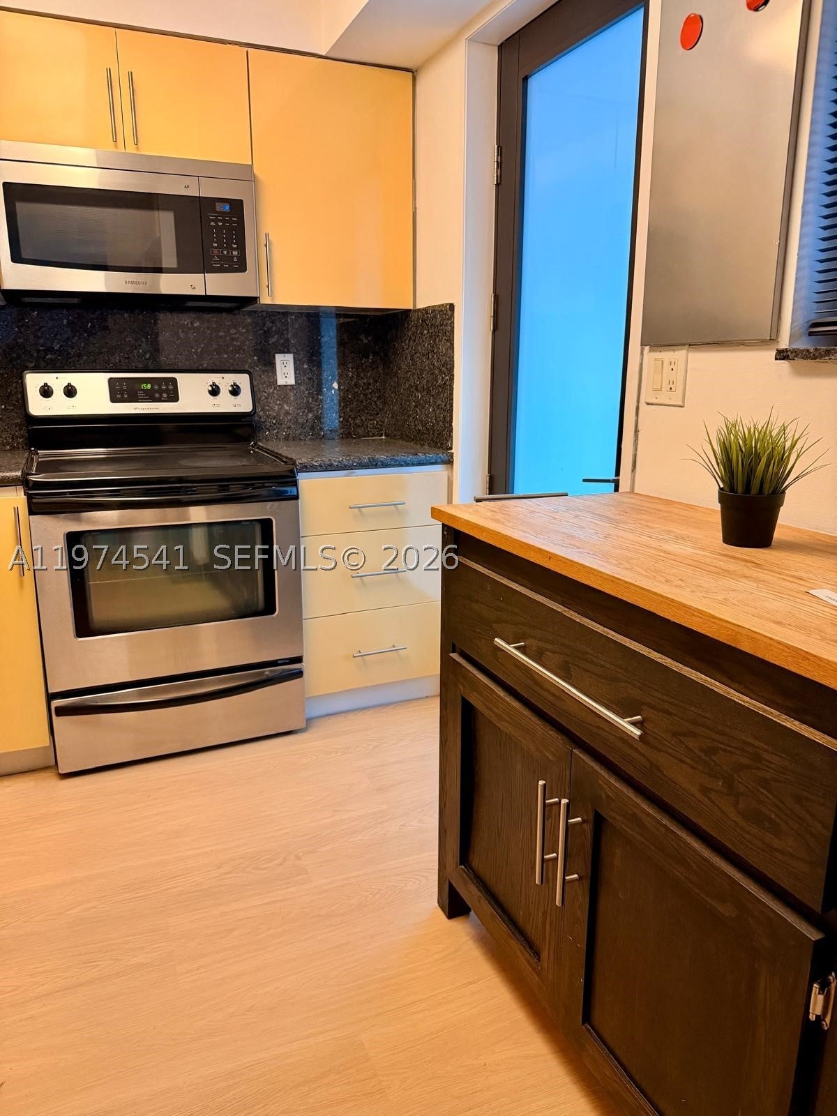 301 Golden Isles Dr 109, Hallandale Beach FL 33009