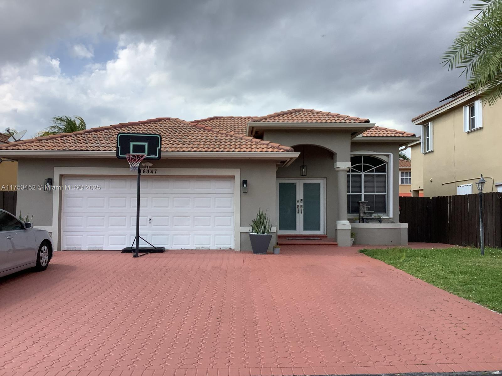 16347 Sw 95th Ln, Miami, Broward County, Florida - 3 Bedrooms  
3 Bathrooms - 