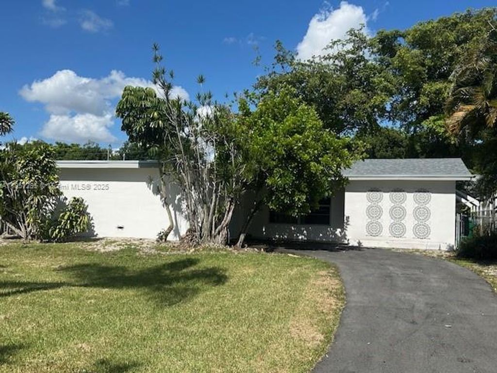 Photo of 3822 SW 68th Ave, Miramar, FL 33023 (MLS # A11851295)