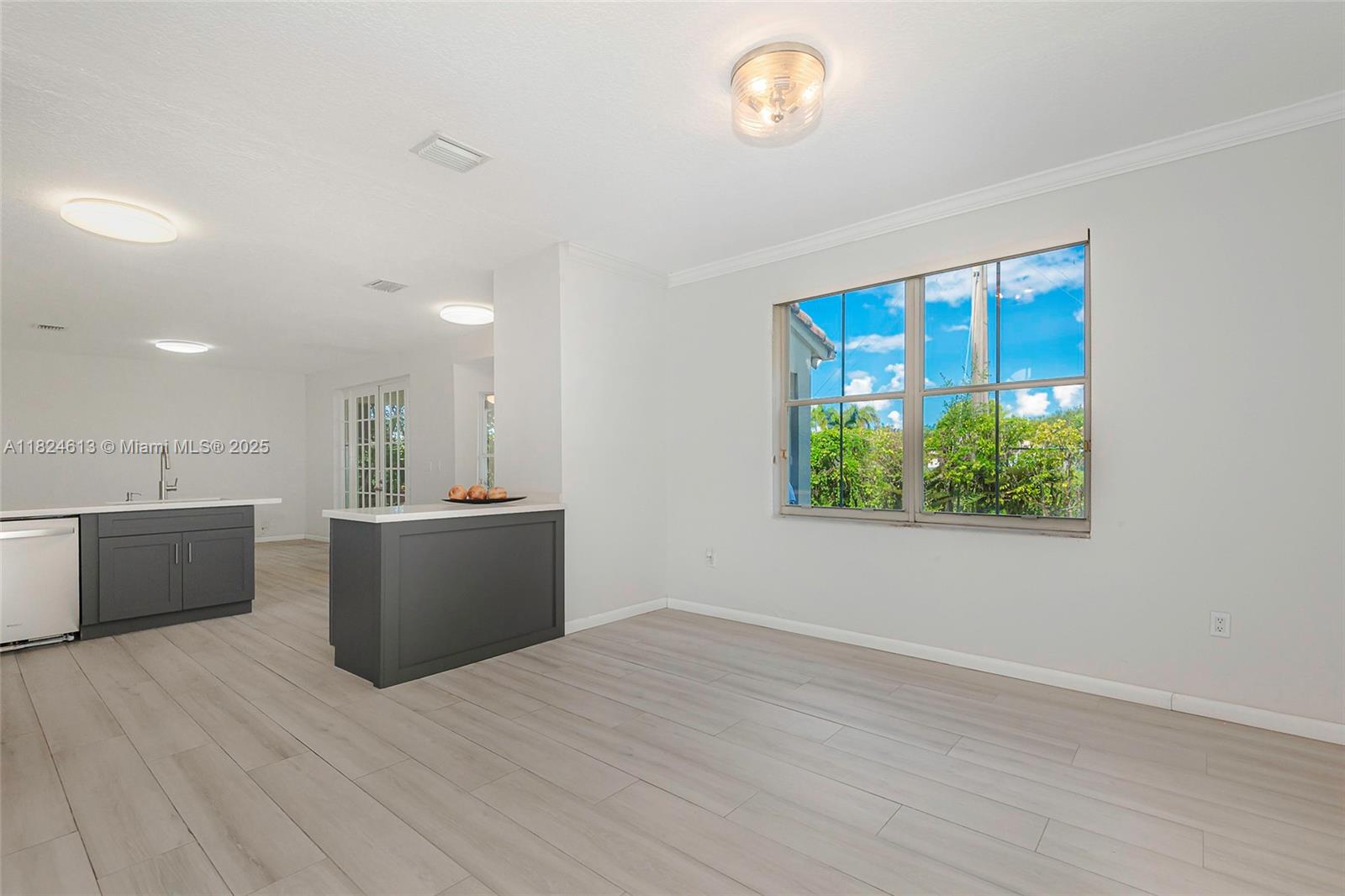 315 W Cypress Cove Cir