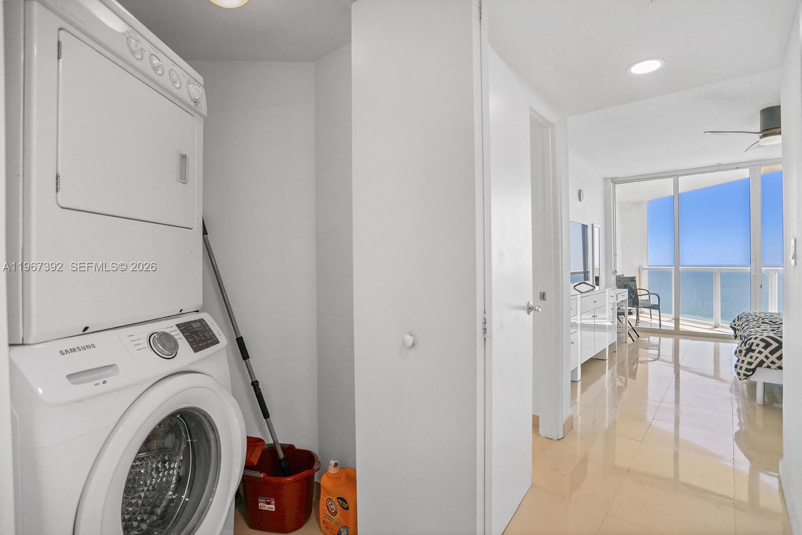 LA PERLA CONDO - Residential Lease