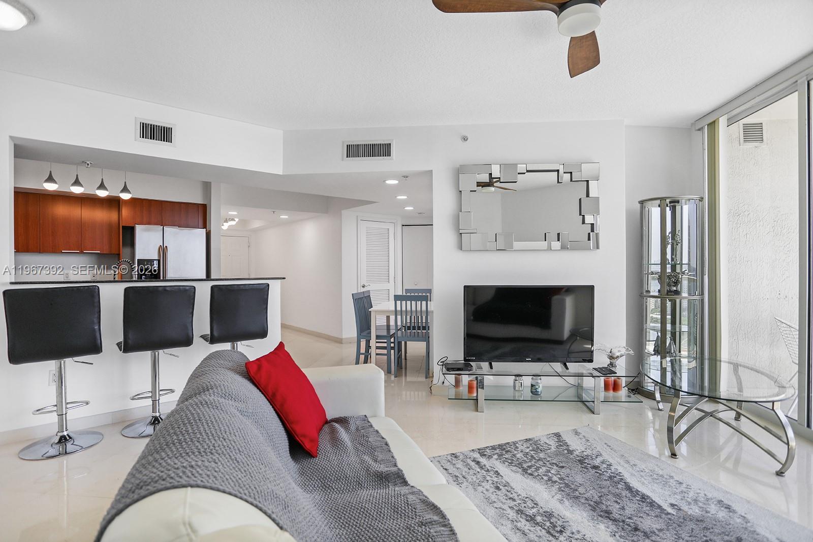 LA PERLA CONDO - Residential Lease