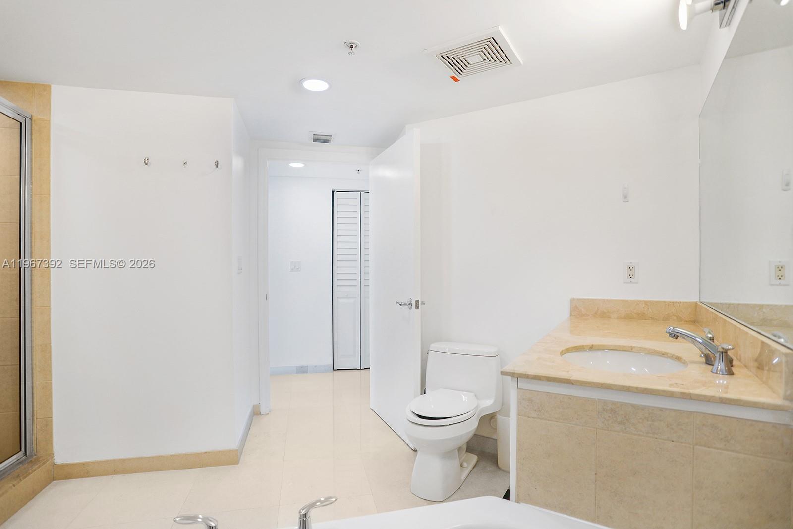 LA PERLA CONDO - Residential Lease