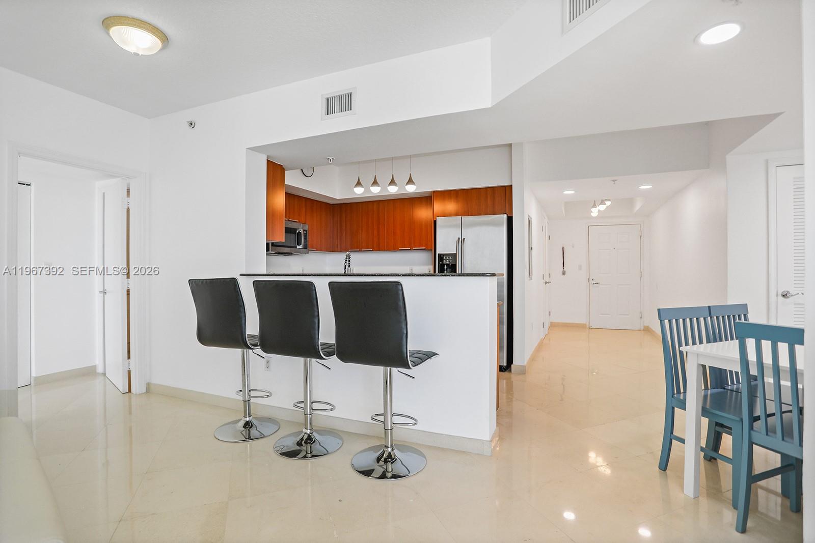 LA PERLA CONDO - Residential Lease