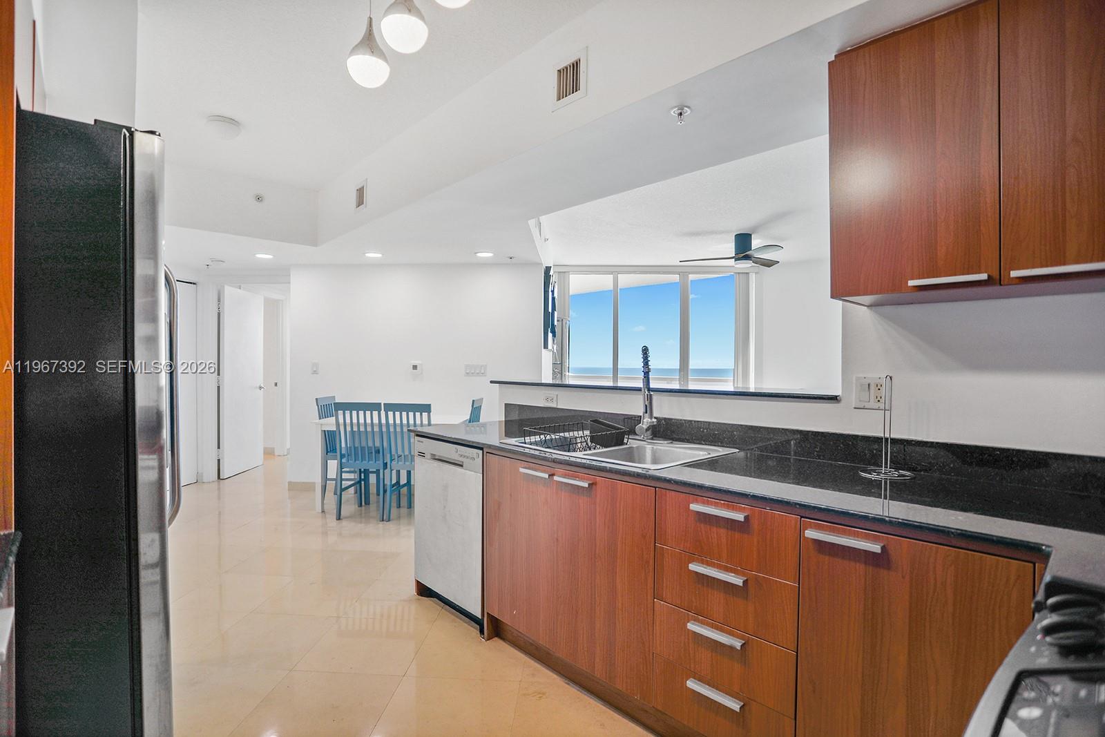 LA PERLA CONDO - Residential Lease