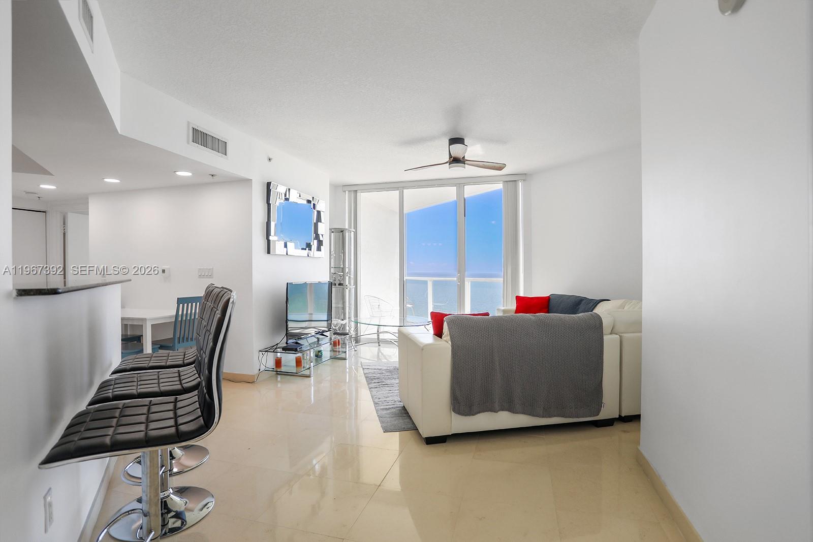 LA PERLA CONDO - Residential Lease