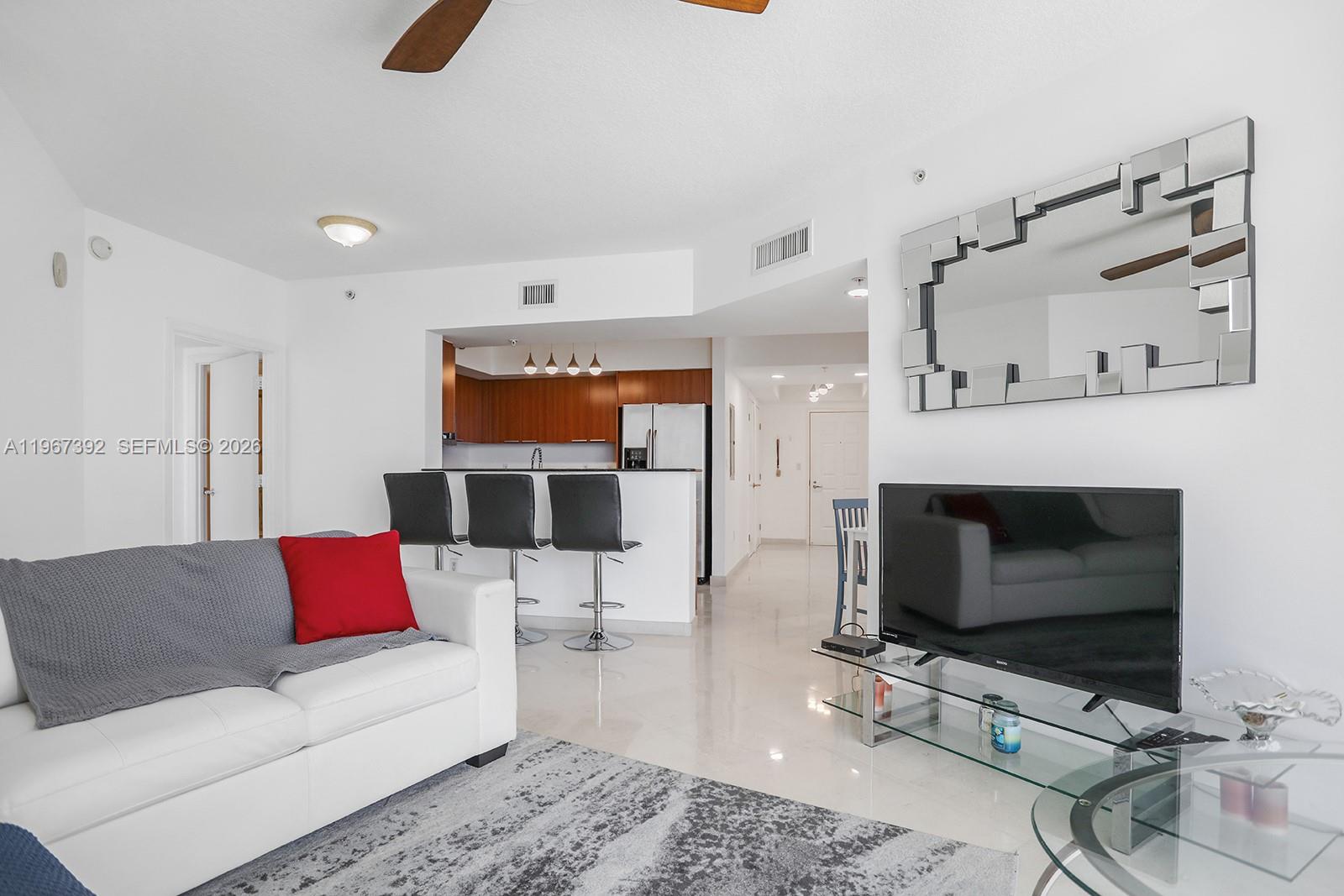 LA PERLA CONDO - Residential Lease