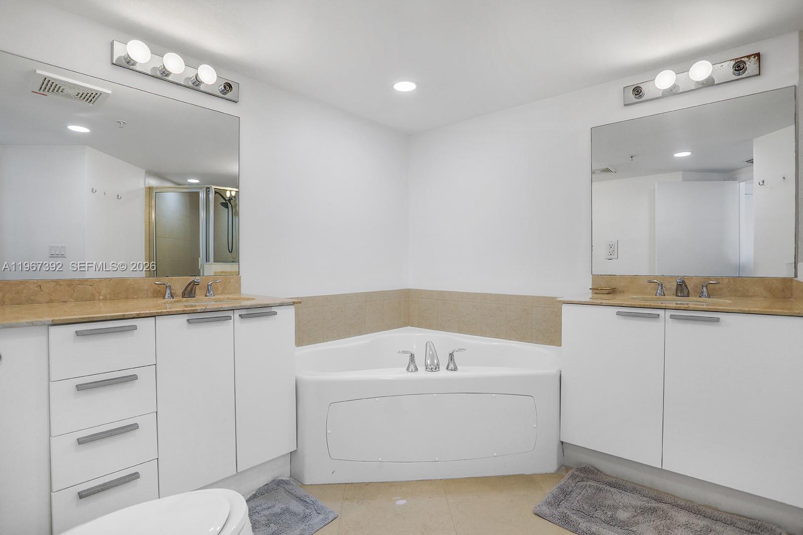 LA PERLA CONDO - Residential Lease