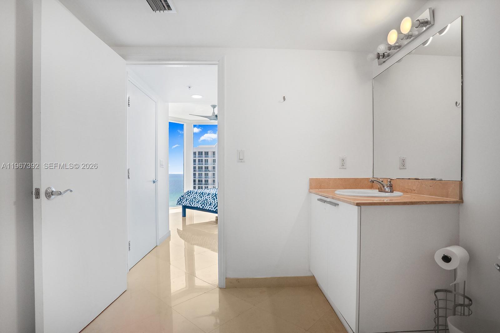 LA PERLA CONDO - Residential Lease