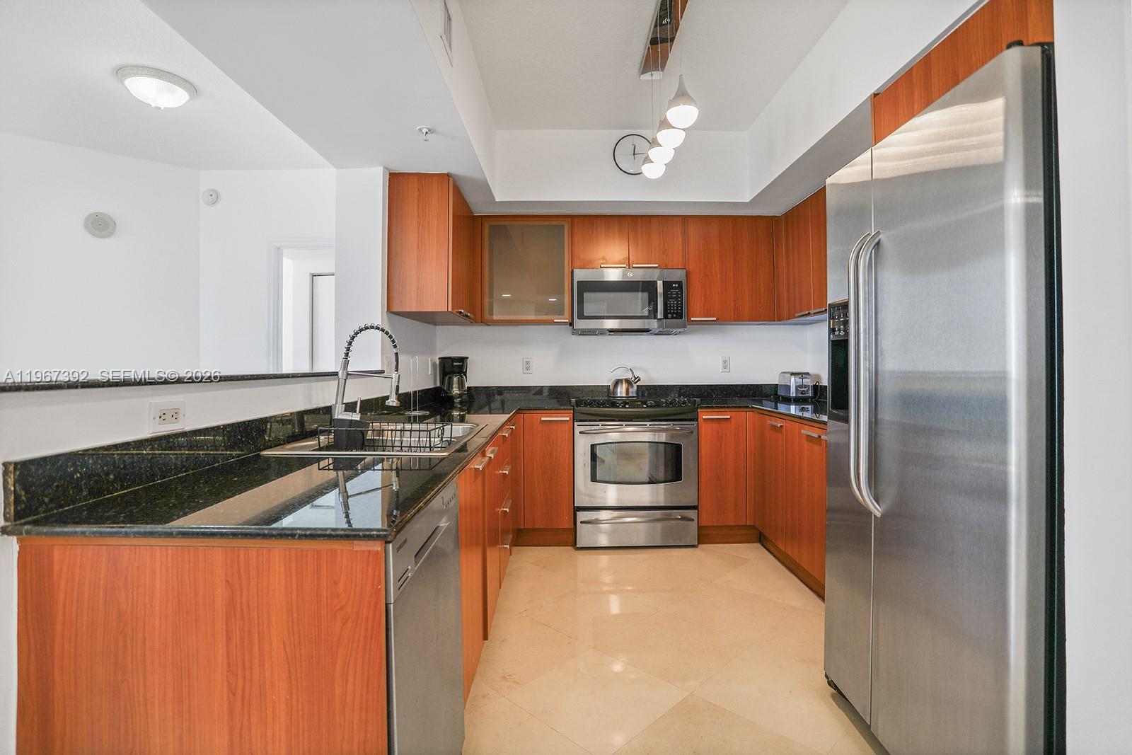 LA PERLA CONDO - Residential Lease