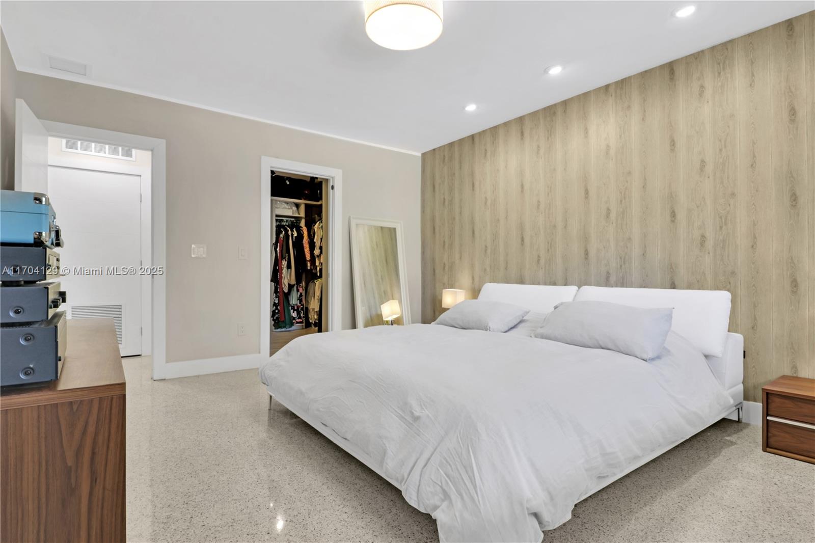 ALTOS DEL MAR NO 4 - Residential