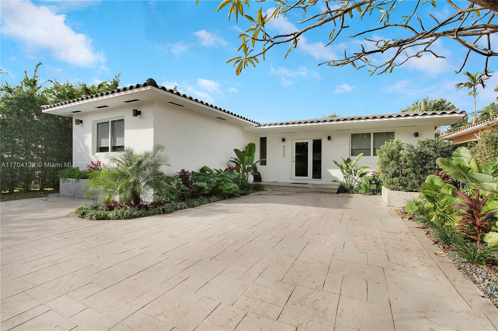 ALTOS DEL MAR NO 4 - Residential