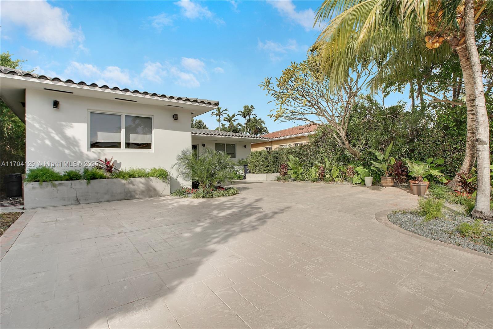 ALTOS DEL MAR NO 4 - Residential