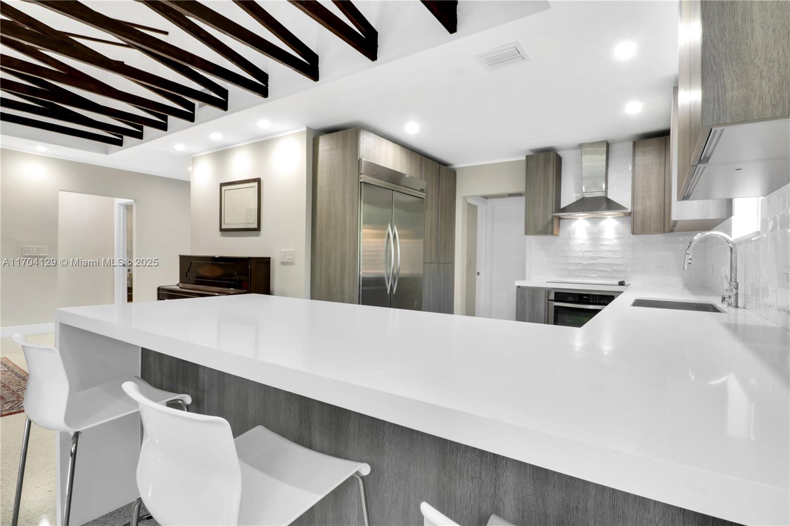 ALTOS DEL MAR NO 4 - Residential
